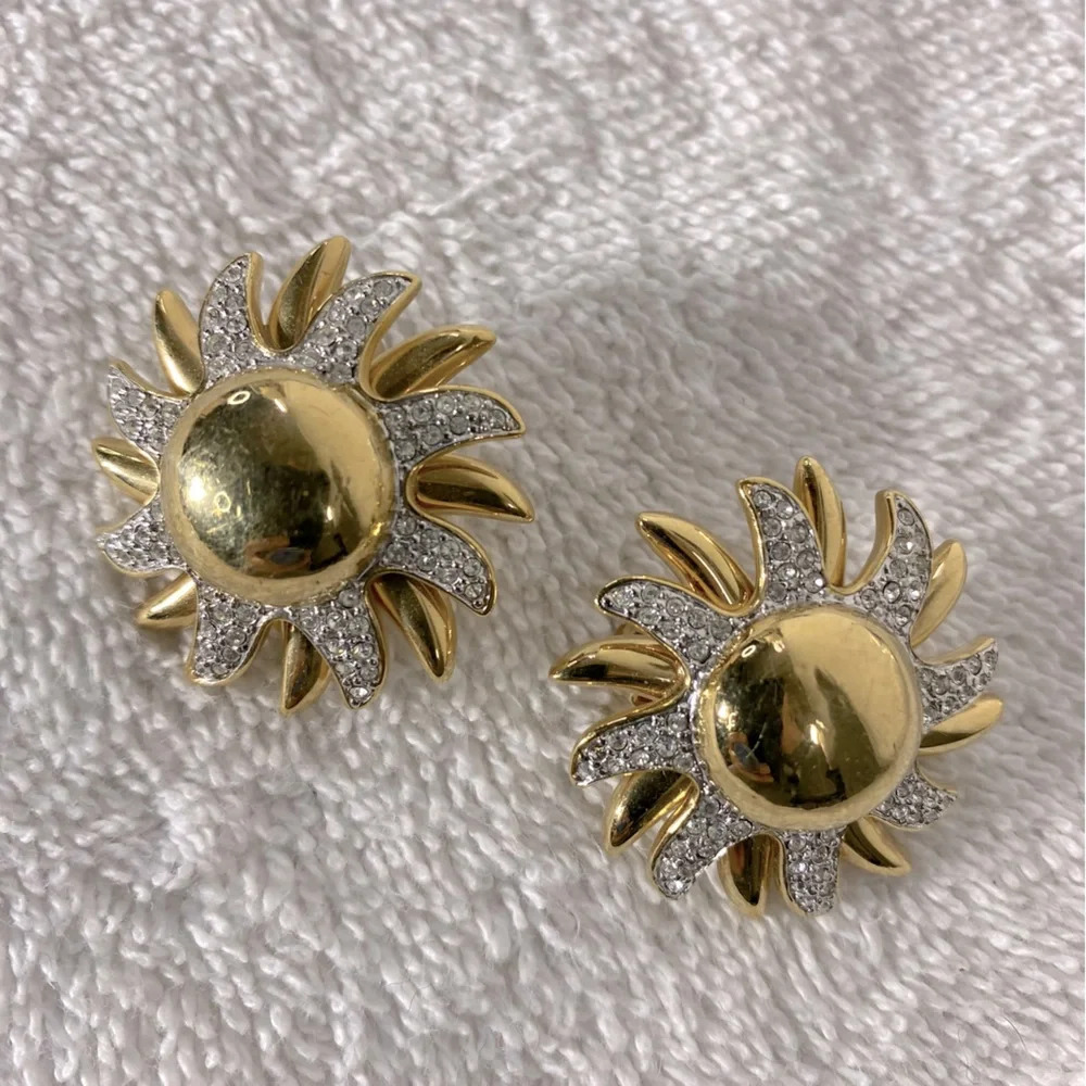 Vintage Gold Tone W White Gems Sun Shaped Clip On Earrings